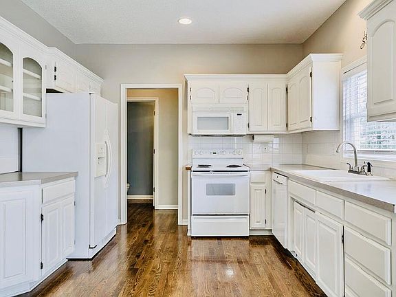 5th image of 7905 W 142nd St