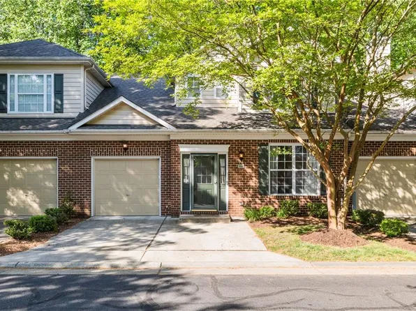 5889 Echingham Dr, Virginia Beach, VA 23464