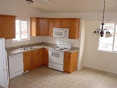7847 N Cedar Crest Rd — Photo 2