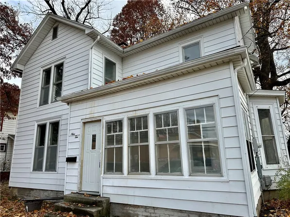 910 E Main St, Clinton, IL 61727