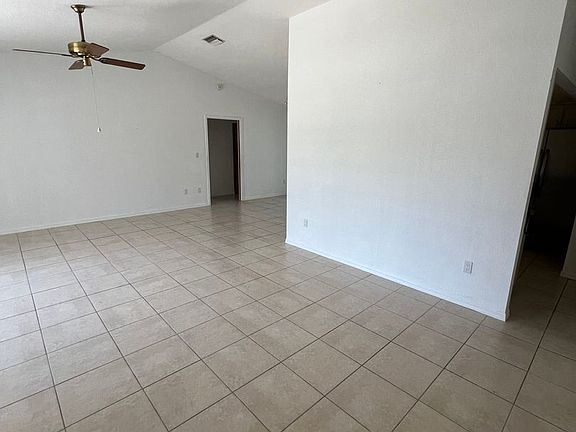 5th image of 644 Jasmine Ave