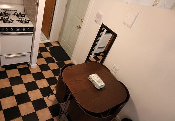 3rd image of 315 W 77th St #B31