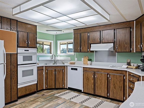 5th image of 2776 Mission Lake Shore Drive W