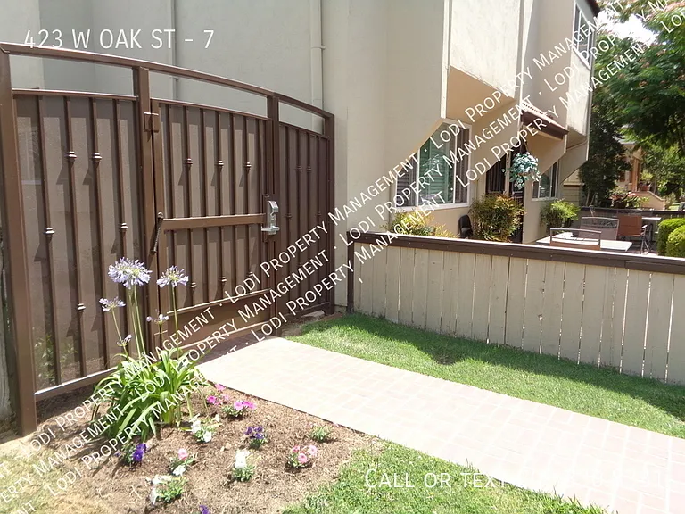 423 W Oak St #7 — Photo 18