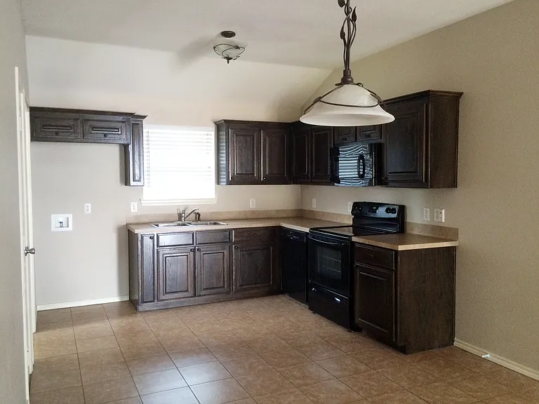 3 Bedroom Duplex for Rent in Lindale! Tour Today! — Photo 7