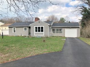 74 Oakridge Dr, Rochester, NY 14617