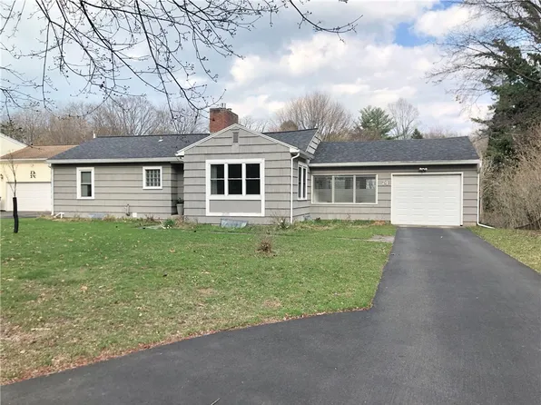 74 Oakridge Dr, Rochester, NY 14617