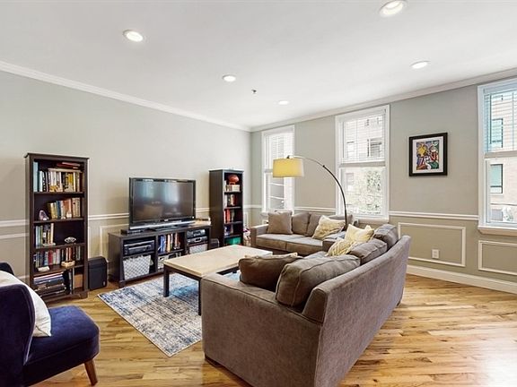 4th image of 523 Monroe St #2