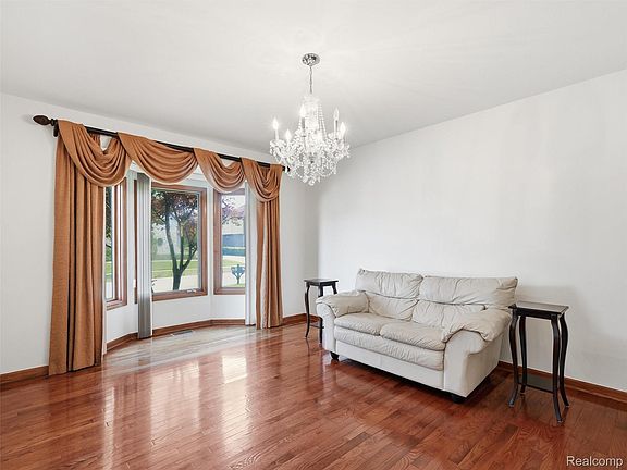 4th image of 54867 Preston Pines Ln