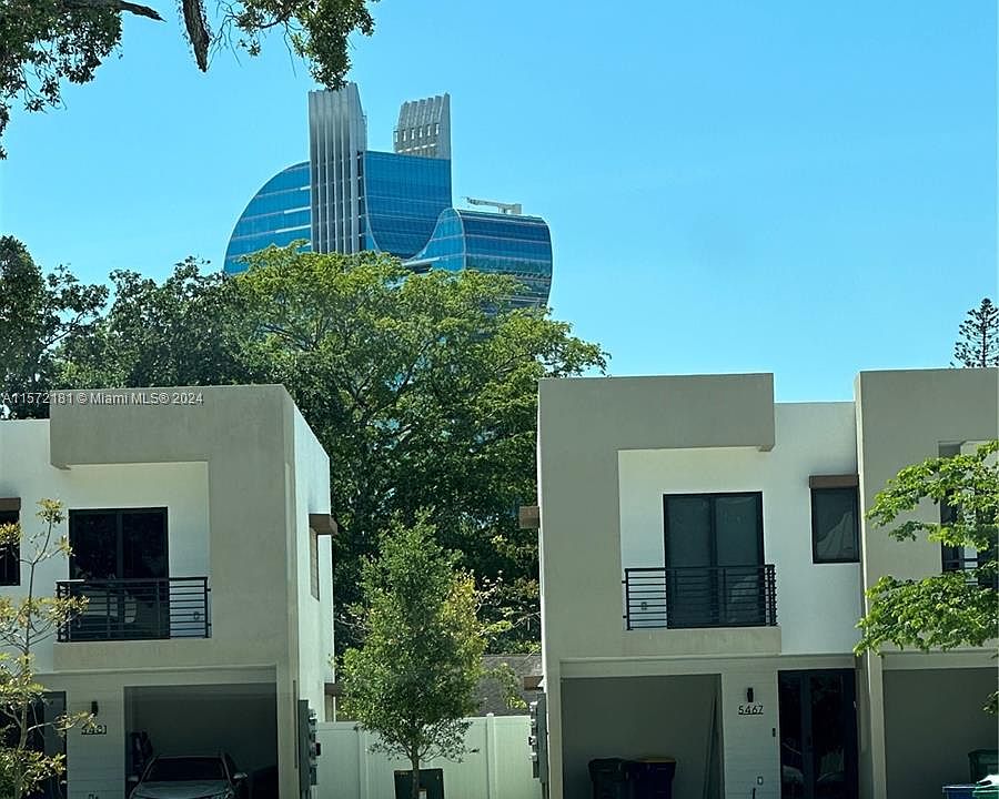 1st image of 5527 W Oak Way #1