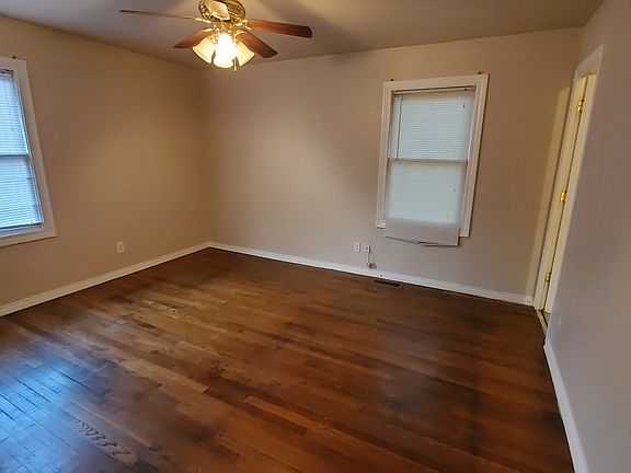 4th image of 21631 Olivia Ave