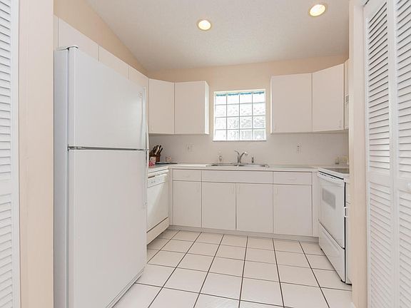 4th image of 5621 American Cir