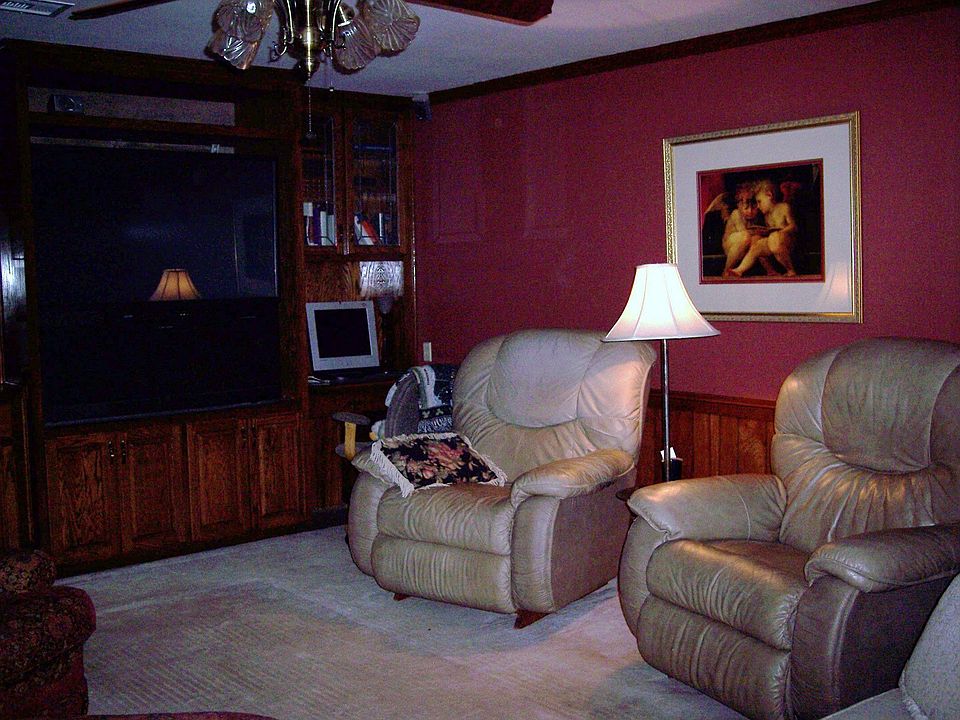 2nd image of 413 Saratoga Ln