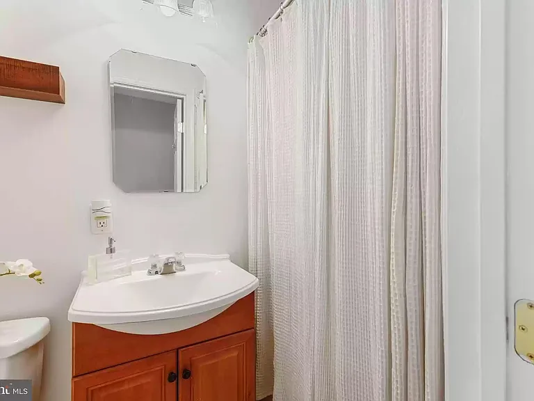 654 Melvin Dr — Photo 17
