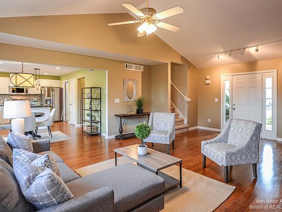 5th image of 3540 Lexington Cres