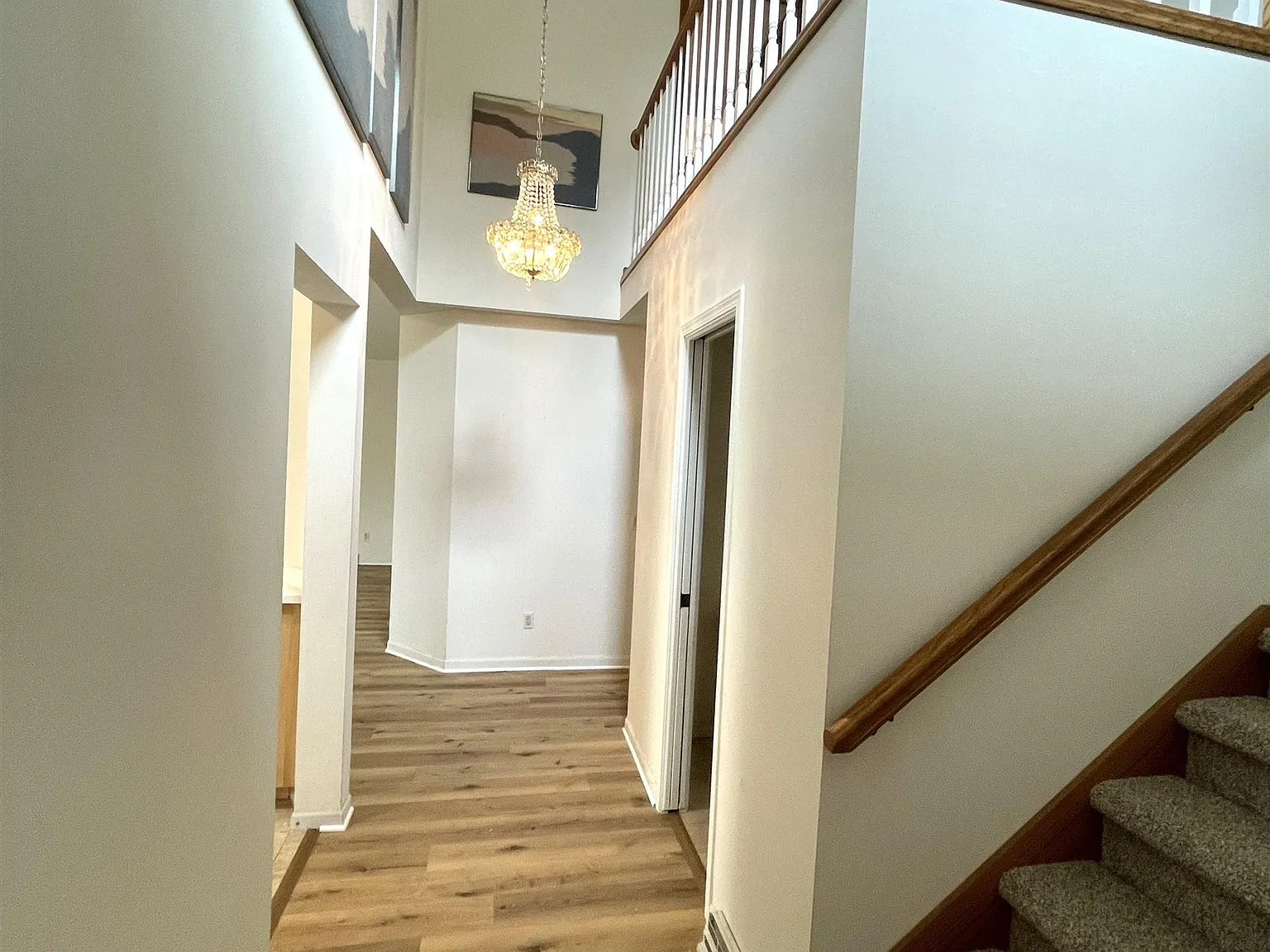 3 bed, 2.5 bath, 2200 sqft, $3,200 — Photo 2