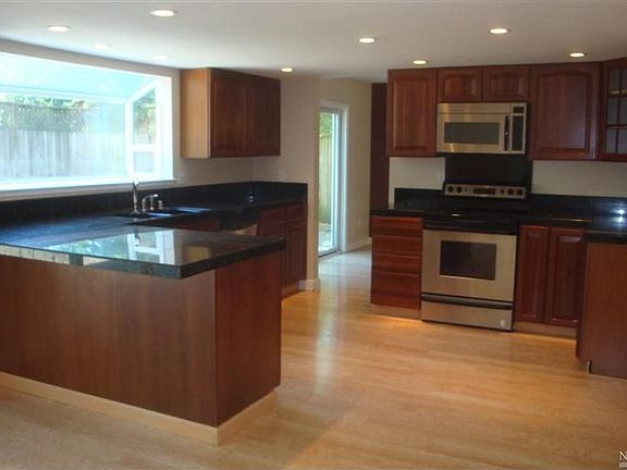 3rd image of 476 Casa Verde Cir
