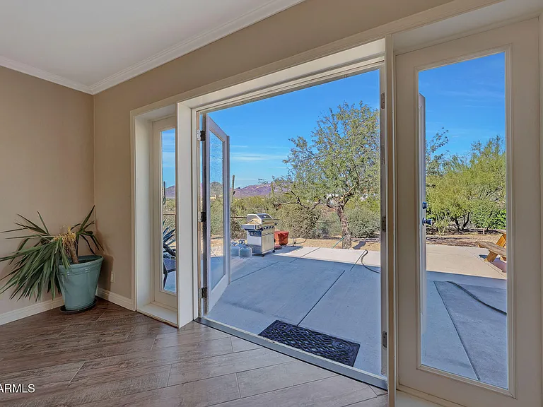 6914 E Highland Rd — Photo 16