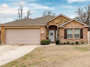 1100 Edgewater Dr, Azle, TX 76020