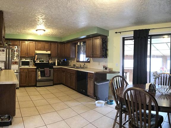3rd image of 904 Depot Ave