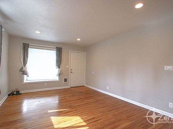 5th image of 1601 Esther St