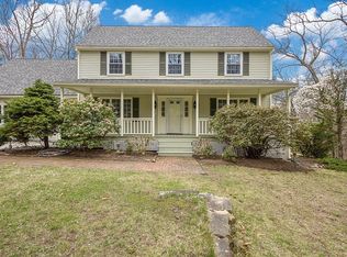 7 Neck Hill Rd, Mendon, MA 01756