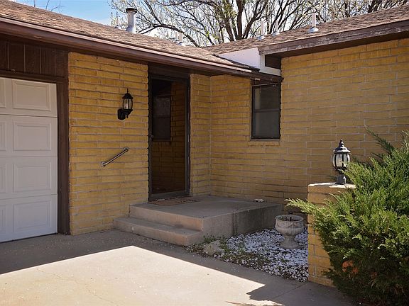 3rd image of 1606 Longhorn Dr