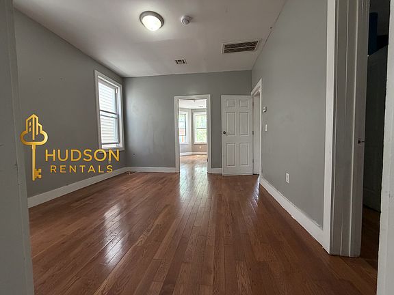 5th image of 230 Wilkinson Ave #1