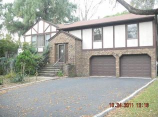 429 Acorn Dr, Paramus, NJ 07652