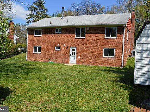 2nd image of 3714 Lockwood Ln