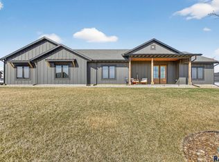 2400 N Reichelt Cir, Tea, SD 57064