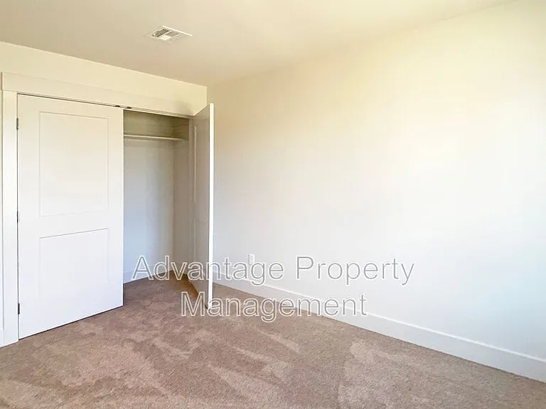 1786 S 9th St — Photo 13