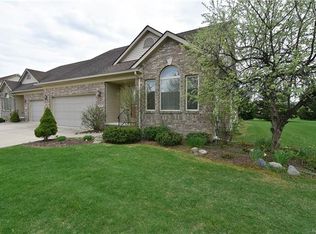 7037 Chase Run Ln, Flushing, MI 48433