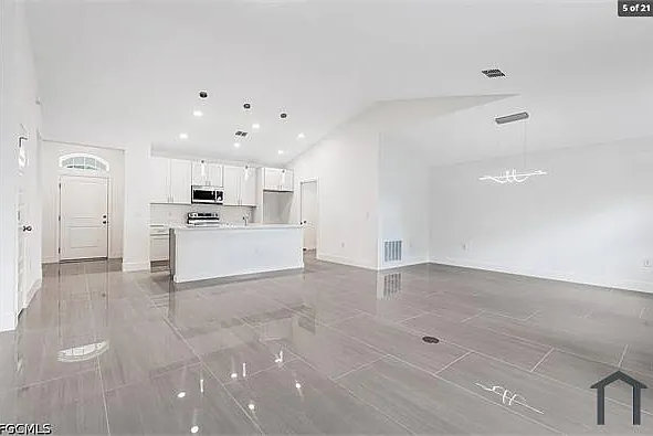 4 bed, 1825 sqft, $2,450 — Photo 4