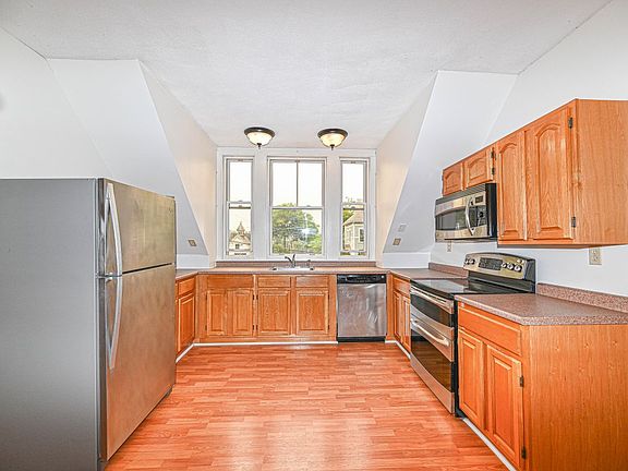 3rd image of 55B Bay St