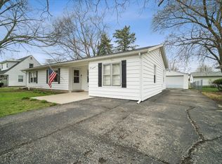 118 Meadowbrook Dr, Bloomington, IL