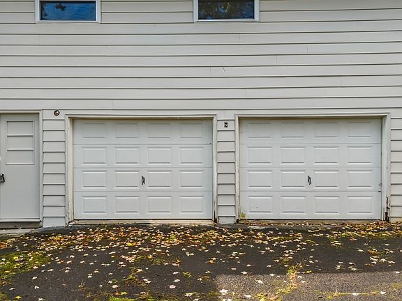 2nd image of 836 Hill Ave