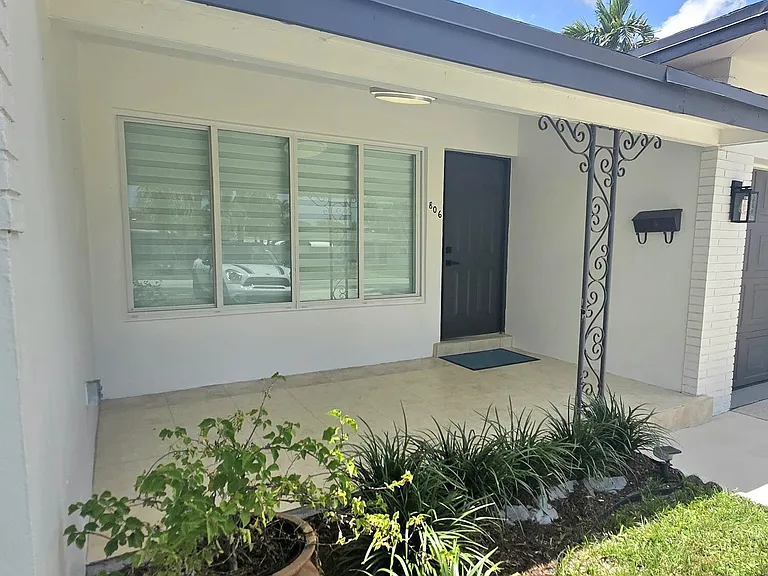 806 N 31st Ct — Photo 4