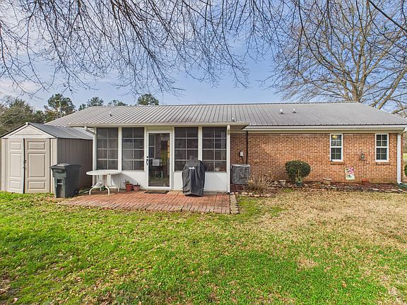 4th image of 24 Lacy Rd