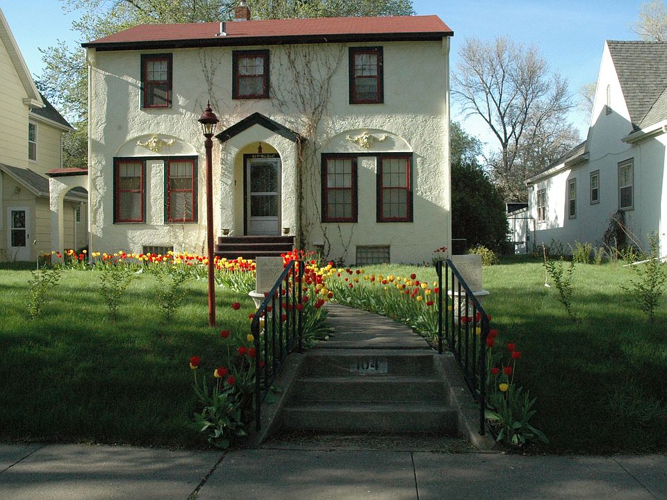 104 W Avenue C-Bismarck,