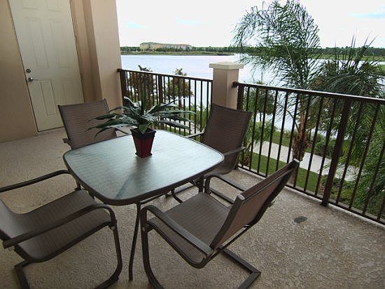 VC3C306-Lanai-with-Lake-View