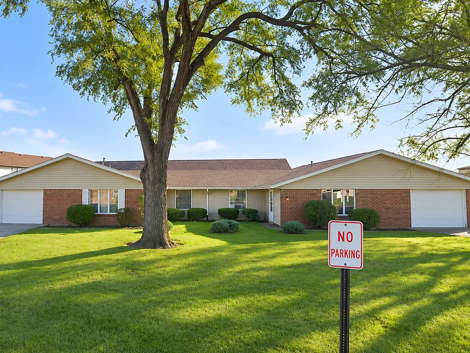 1590 Edgewood Dr