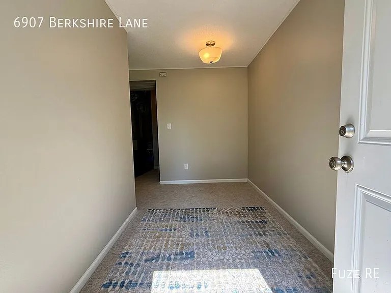 6907 Berkshire Ln — Photo 31