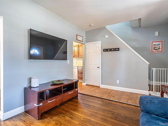 4th image of 28 Maple Street
