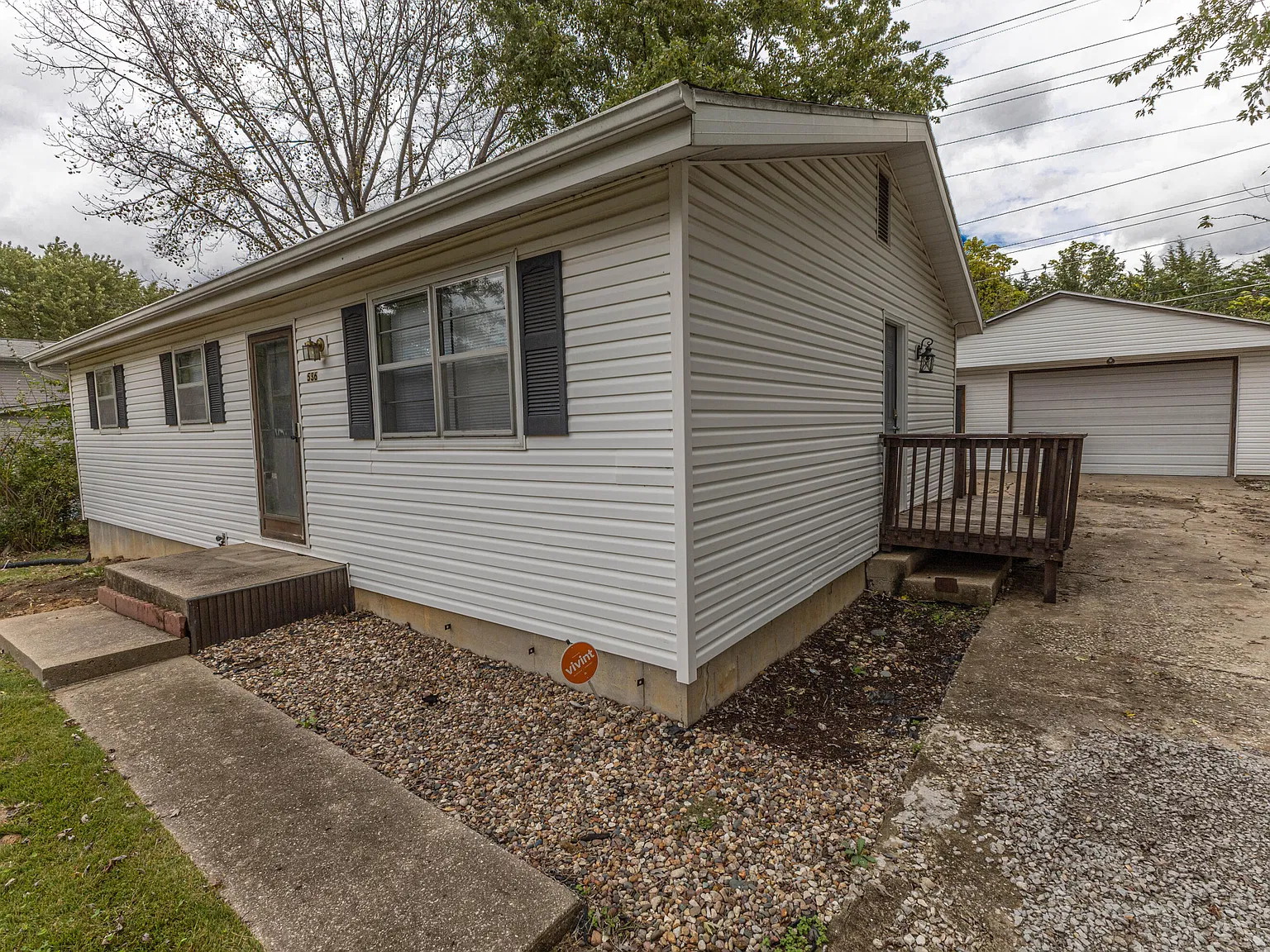 3 bed, 1.0 bath, 960 sqft, $1,300 — Photo 3