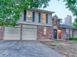 512 Foxfire Rd, Edmond, OK 73003