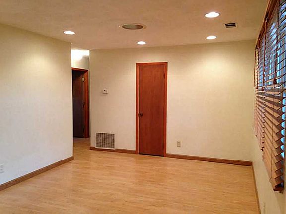 3rd image of 1562 Burch Ct