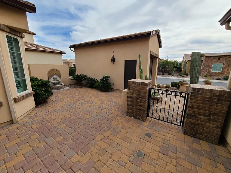 1714 E Alegria Rd — Photo 13