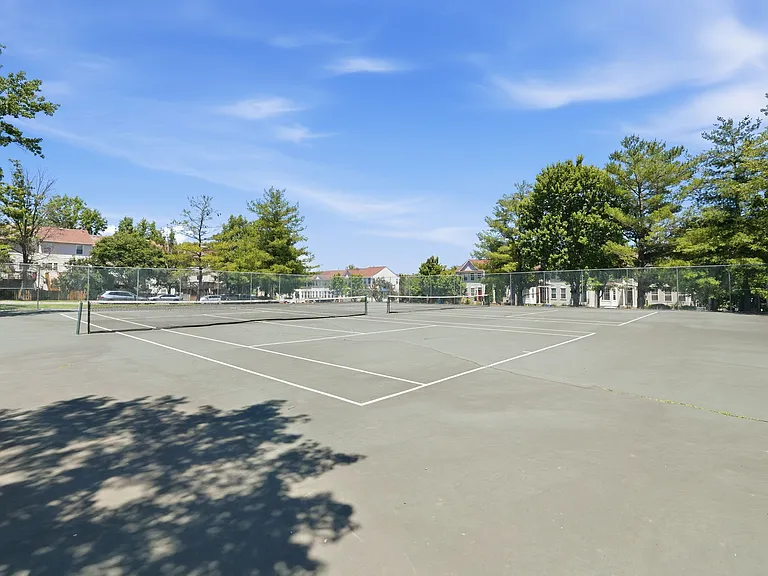 Lee Overlook Apartments — Photo 16