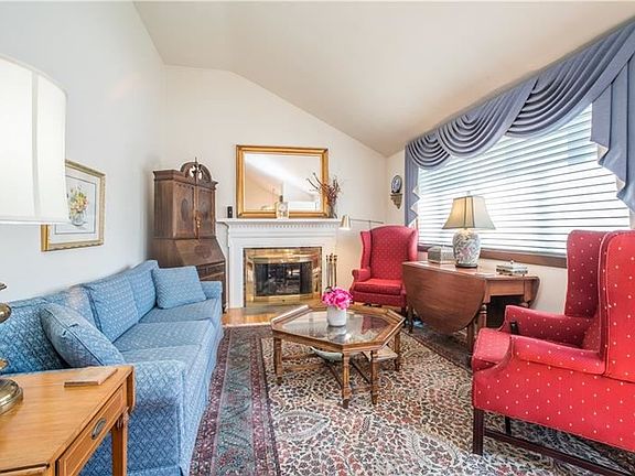 4th image of 5091 Lantern Hill Dr